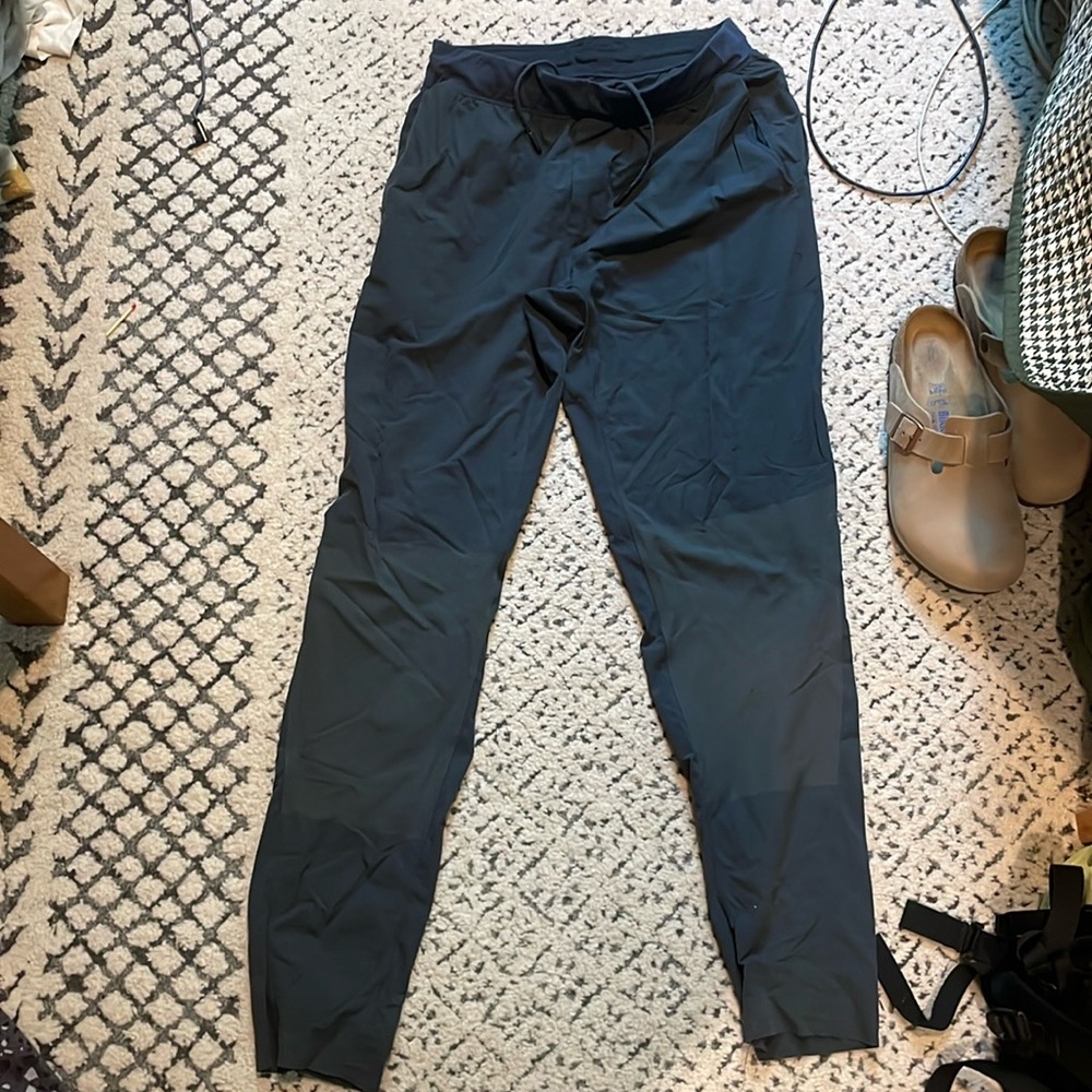 Lululemon light joggers